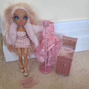 Rainbow High Pink Fashion Doll with Glam Microphone & Vanity Set